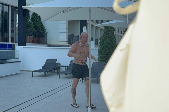 Desingerica doživeo nezgodu na nastupu u Crnoj Gori: Zvučnik se prevrnuo na bini, oglasio se reper