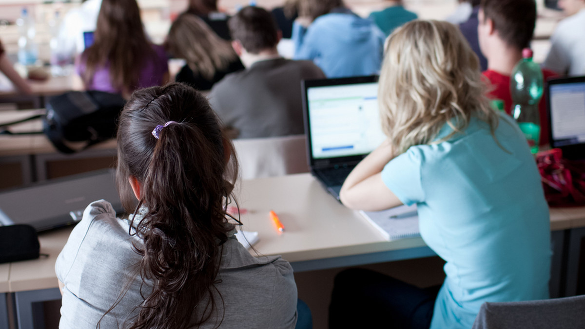 Aż 46 proc. polskich studentów chce opuścić kraj, mimo dobrej koniunktury gospodarczej. "Niemcy, co prawda, są ich ulubionym krajem, ale najbystrzejsze polskie umysły przenoszą się gdzie indziej" - czytamy w "Die Welt".