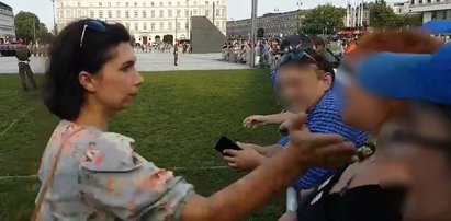 Uderzyła demonstrantkę. Teraz mówi o rozpaczy i uniesieniu