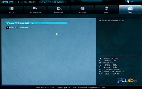 W zakładce Tools znalazły się narzędzia do aktualizacji EFI i miejsce do zapisywania profili ustawień