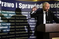 Prezes Prawa i Sprawiedliwości Jarosł?aw Kaczyński przemawia podczas spotkania z mieszkańcami Radomyś?la Wielkiego.