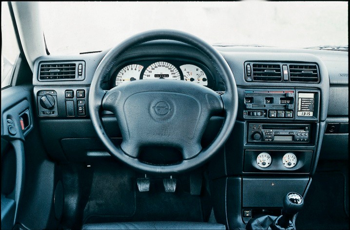 Opel calibra салон