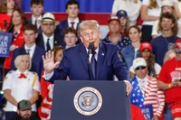 Sierakowski: Ukryty cel Trumpa, o którym politycy wolą milczeć. To dlatego namawiał Europę na zbrojenia