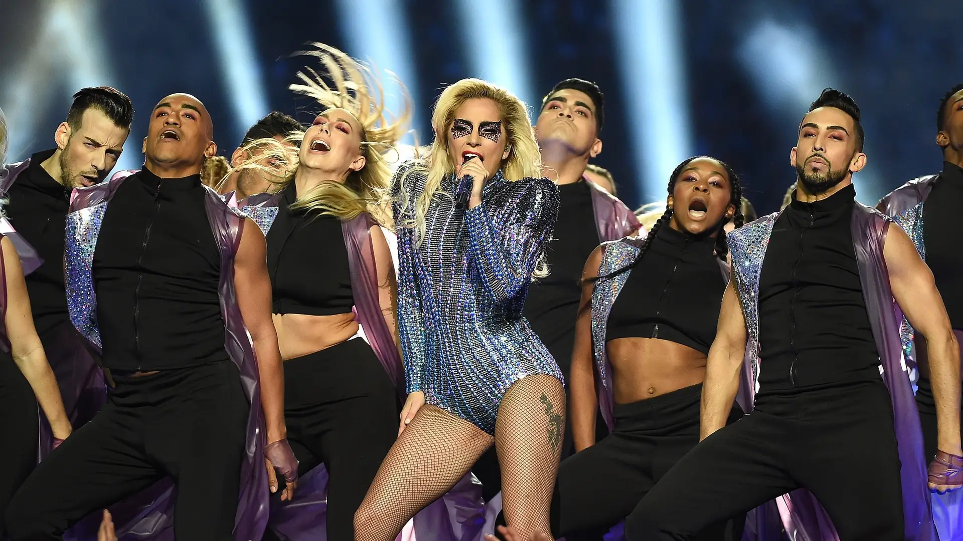 Występ Lady Gagi na Super Bowl na pewno wkurzył Donalda Trumpa i to już od pierwszych sekund