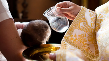 Kościół zakazuje przydzielania rodziców chrzestnych. Ma ważny powód