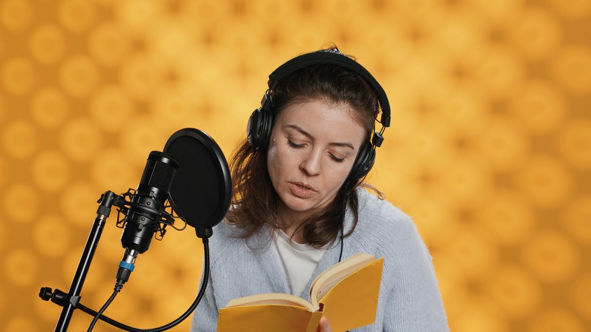 Głos daje zarobić. Audiobooki coraz częściej wygrywają z twardą oprawą