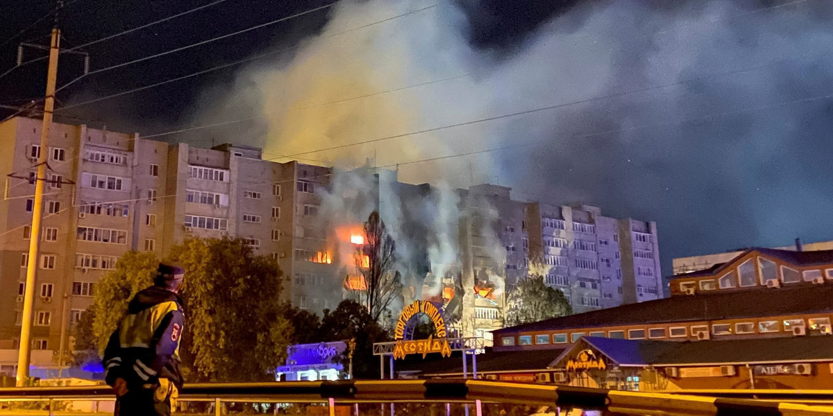 Su-34 plane crash on residential building in the southern city of Yeysk