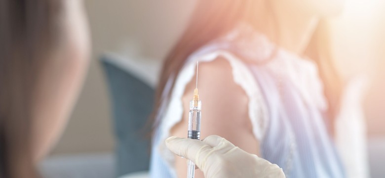 Ekspert: Cały czas gonimy koronawirusa, nie odwlekajmy szczepień