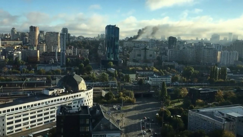Widok na Kijów po rosyjskim ostrzale rakietowym