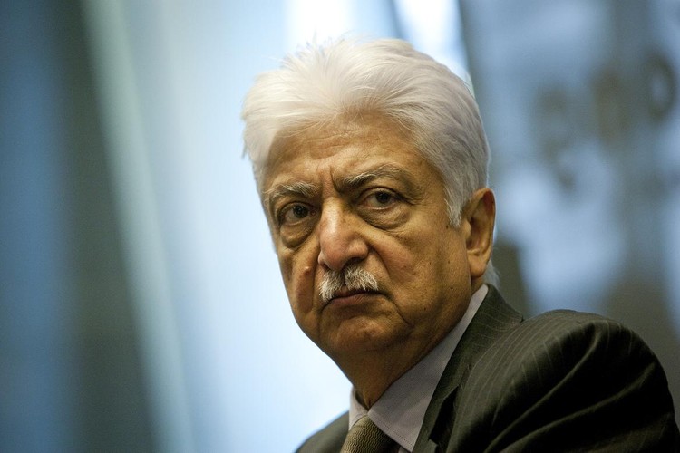 Premji to założyciel i członek zarządu Azim Premji Foundation, która pracuje nad reformą systemu szkolnictwa oraz systemu egzaminacyjnego w Indiach. Do jej największych osiągnięć należy między innymi program Computer Aided Learning, który zapewnia możliwość  nauki pracy na komputerze w 18 językach. Hindus wydał na ten cel ok. połowę wartości swojego aktualnego majątku, który szacuje się na 15,9 mld dol.