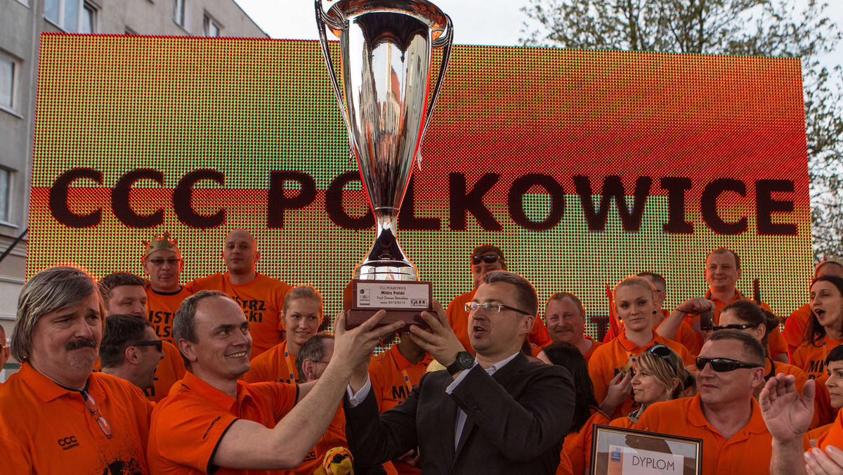 Zespoły CCC Polkowice i Artego Bydgoszcz odniosły w tym sezonie historyczne sukcesy w ekstraklasie koszykarek. Polkowiczanki po raz pierwszy zdobyły mistrzostwo, a bydgoszczanki sięgnęły pierwszy raz po medale, wygrywając 3-2 z Energą Toruń walkę o brąz.
