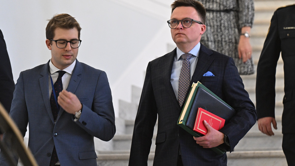 Waży się los mandatów poselskich polityków PiS. Szymon Hołownia odpowiada PKW