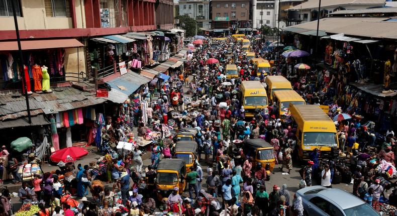 People crowd a street in Lagos ahead of Christmas on December 23, 2016.