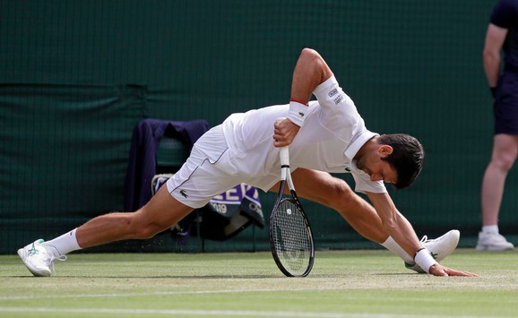 Novak Đoković tokom meča sa Hubertom Hurkačom