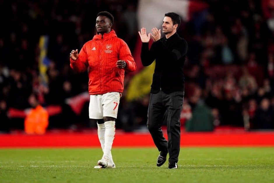 Bukayo Saka i Mikel Arteta