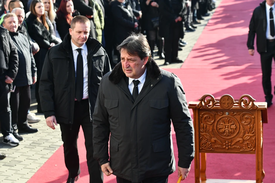 Bratislav Gašić na sahrani Dragana Markovića Palme