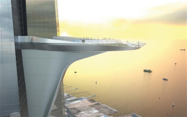 w Arabii Saudyjskiej rośnie budynek wyższy od Wieży Chalify. To Wieża Królestwa (Kingdom Tower), która będzie pierwszym budynkiem na Ziemi, którego wysokość przekroczy 1 km (dokładnie 1007 m). Wjazd na szczytowe kondygnacje windą ekspresową potrwa pięć minut, a standardowymi – 12 minut. Prace mają się skończyć w 2017 r., chociaż to bardzo optymistyczne założenie. Na obrazku taras dla turystów z widokiem ma Morze Arabskie.