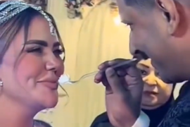 Snimak sa svadbe u Bosni je KOŠMAR SVAKE ŽENE! Mlada u degutantnoj venčanici i svekrva sa HIDŽABOM na glavi goruća su tema Balkana: Ako postoji POGLED KOJI UBIJA - ovako izgleda