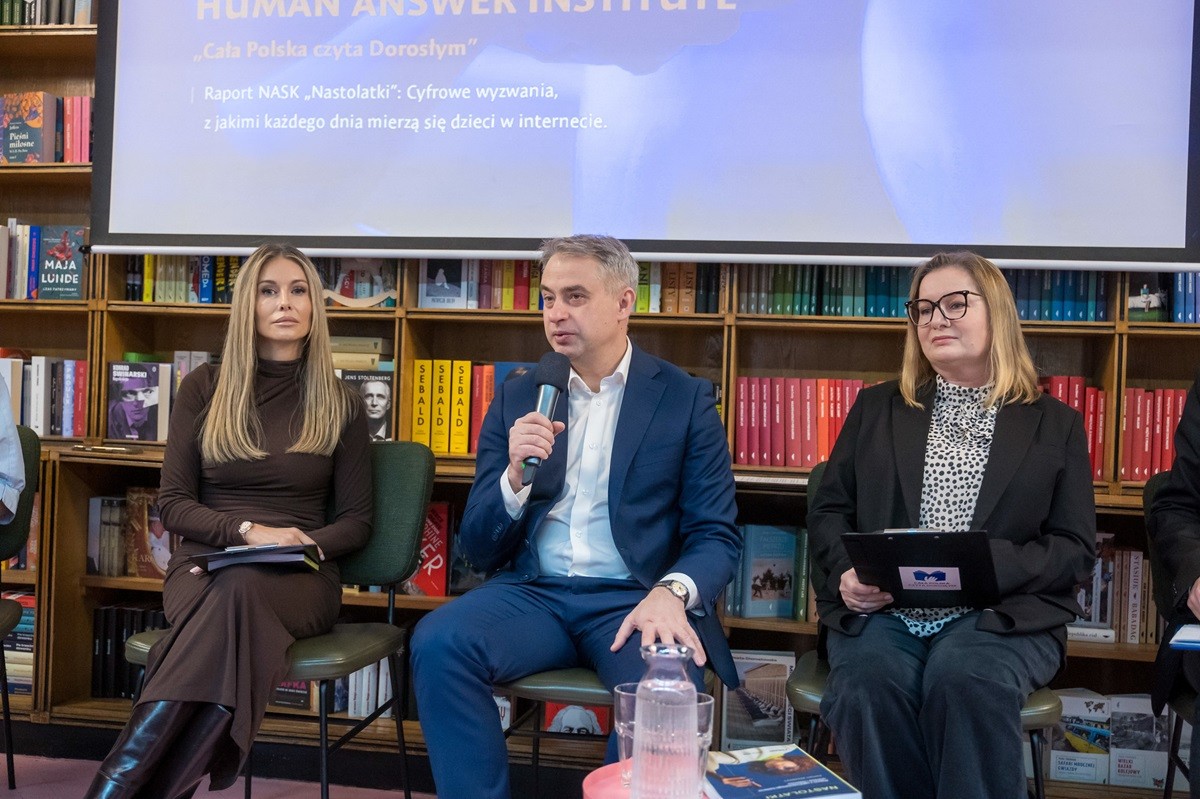 Rodzice nie znają swoich dzieci: cyberprzemoc, pornografia i spotkania z dorosłymi z sieci – raport, który musi przeczytać każdy opiekun