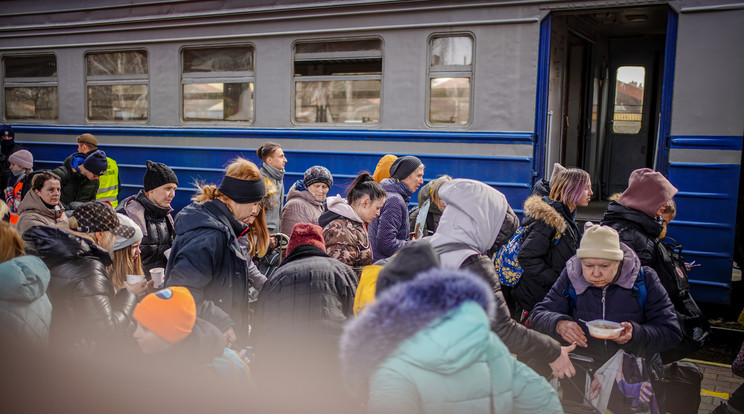 Az ukrán lakosok sorra hagyják el háború sújtotta országukat / Fotó: Northfoto