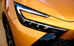 Nowa Toyota C-HR ostro tanieje! Hybryda 2.0 w cenie silnika 1.8