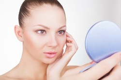 Jak i kiedy używać kremów przciwzmarszczkowych, aby naprawdę działały?