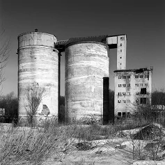 Architektura jako symbol, tekst i tło (20 maja 2021 r. - 13 marca 2022 r.). Na zdjęciu: Wojciech Wilczyk, "Kraków, Zakłady Chemiczne »Bonarka«" z cyklu "Postindustrial" (2004)