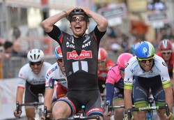 Mediolan-San Remo: Zwycięstwo Degenkolba, kraksa i 67. miejsce Kwiatkowskiego