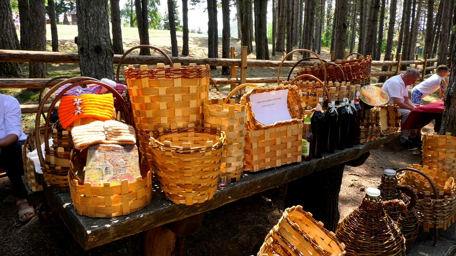 Manifestacija obuhvata prezentacije tradicionalne muzike, zanata i narodnih običaja.