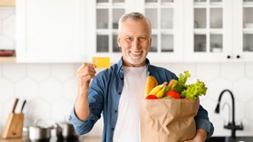 Ukryta ulga dla osób po 60. roku życia. Ten dokument obniża koszty świątecznych zakupów