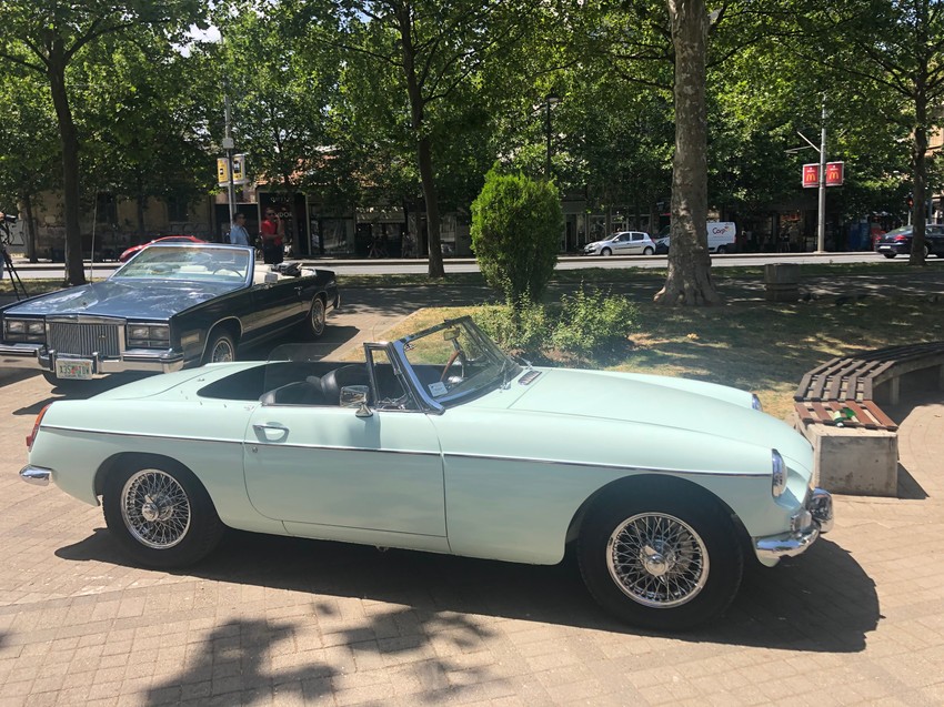 Izložba oldtajmera na platou opštine Zvezdara