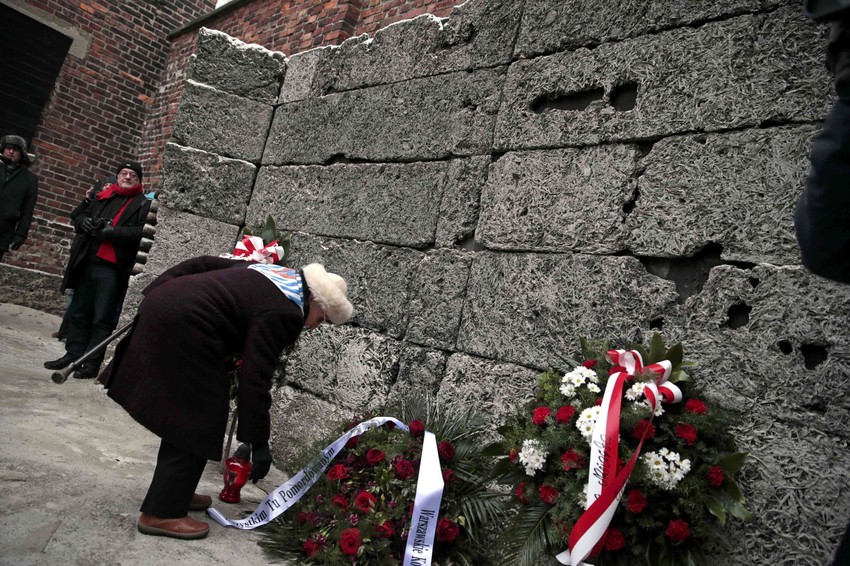 Polaganje venaca za više od milion pogubljenih žrtava nemačkih nacista