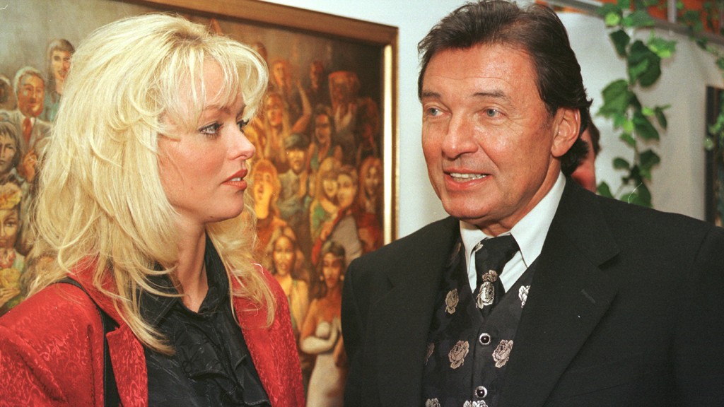 Karel Gott so svojou dcérou Dominikou Gottovou v roku 1999.