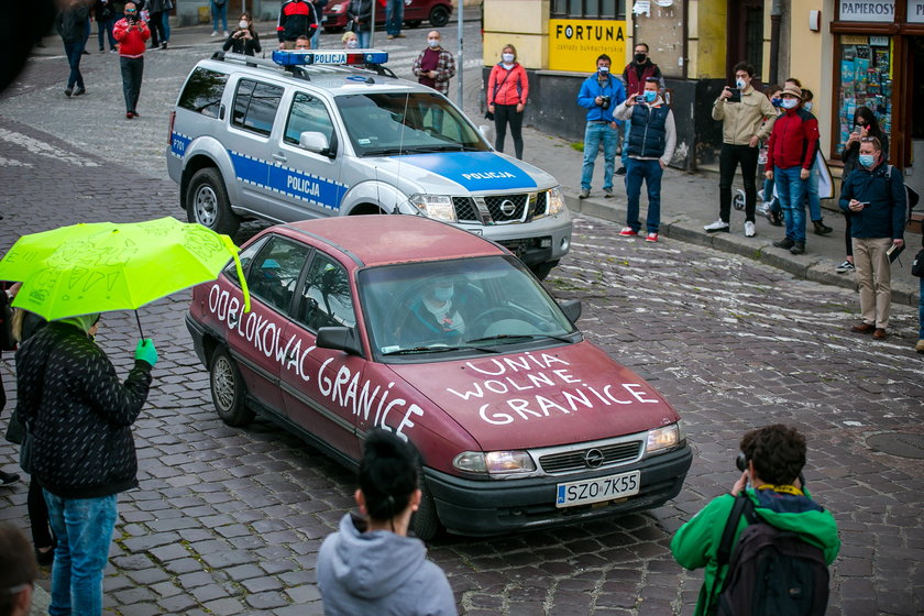 Cieszyn. Protest pracowników transgranicznych z powodu koronawirusa