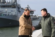 Andrzej Duda i Mariusz Błaszczak  po ćwiczeniach pod kryptonimem Zalew-23 w Porcie Morskim Nowy Świat na Mierzei Wiślanej