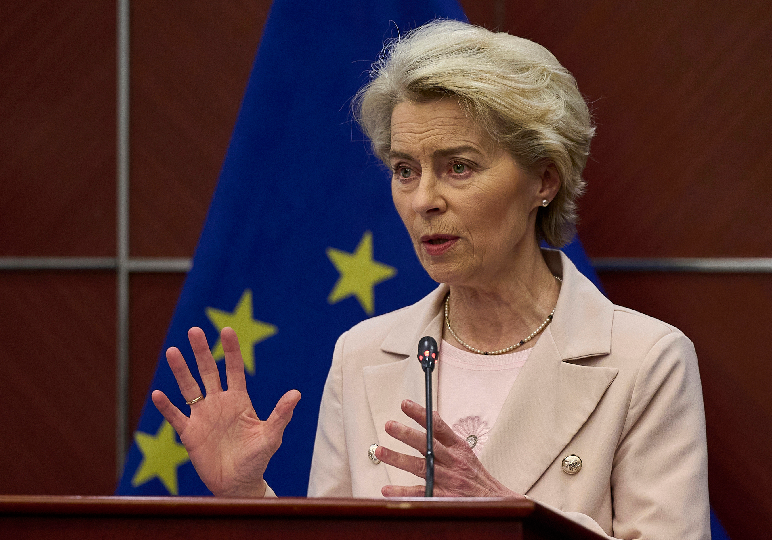 Von der Leyen chiede riequilibrio commerciale con la Cina