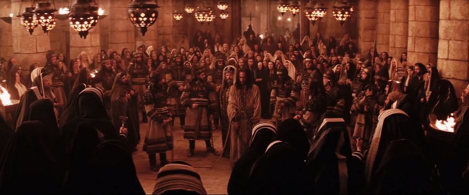 Fot. Kadr z filmu „Pasja” Mela Gibsona | Scena przesłuchania Jezusa przez arcykapłana