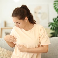 A mellbimbómból áttetsző, nyúlós csepp buggyant ki - bajt jelez? Az orvos válaszol