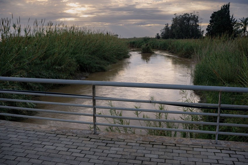 Poslednji most preko reke Litani koji Izraelci nisu bombardovali, jedini preostali prelaz između regiona Tira i ostatka Libana na severu, na slici od 23. marta