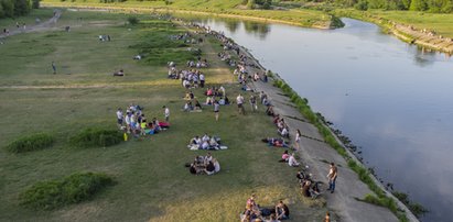 To koniec picia nad Wartą? Radni chcą stworzenia stref wolnych od alkoholu