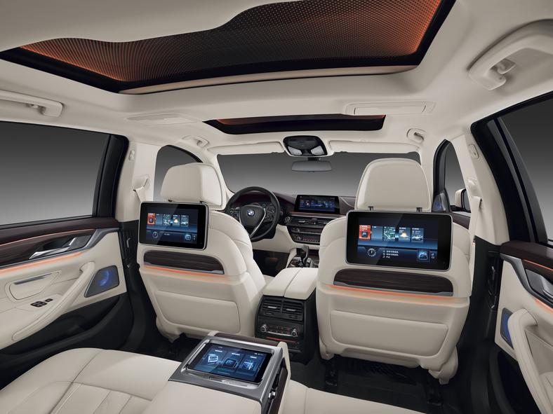 Odtwarzacz Blue-ray, ekran 10,2 cala oraz tablet w podłokietniku: BMW 5 Li