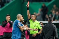 Pepe znów stracił kontakt z mózgiem. Uderzył rywala w twarz [WIDEO]