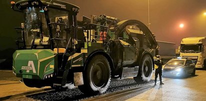 Wjechał kolosem na autostradę. Mógłby, gdyby nie drobiazg...