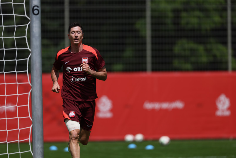 Zobacz, jak trenował Robert Lewandowski. Z piłką przy nodze i bandażem na udzie