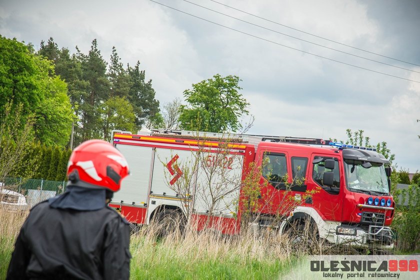 Ostrowina. Zawaliła się stodoła. 17-latek w ciężkim stanie trafił do szpitala