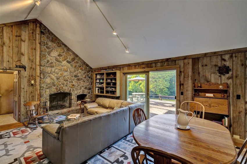 Maksvel je bila u dnevnoj sobi kad su agenti upali u vilu