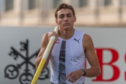 Duplantis chce pobić rekord Bubki. "Dopinguje" się... kiszonym śledziem