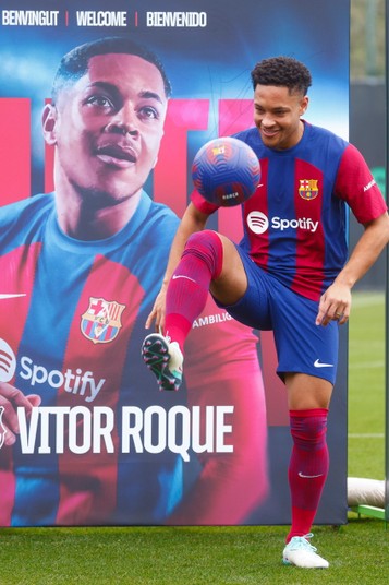 Vitor Roque oficjalnie zaprezentowany przez Barcelonę