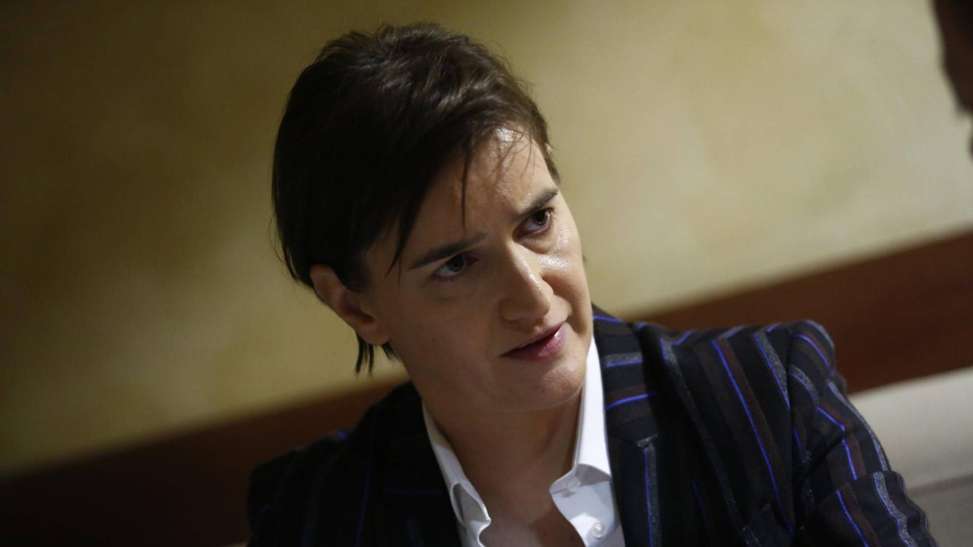 Čestitajte Ani Brnabić 8. mart ako ste ludi. Ja nisam