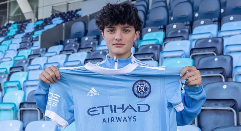 New York City FC signe Maximo Carrizo tout juste agé de 14 ans